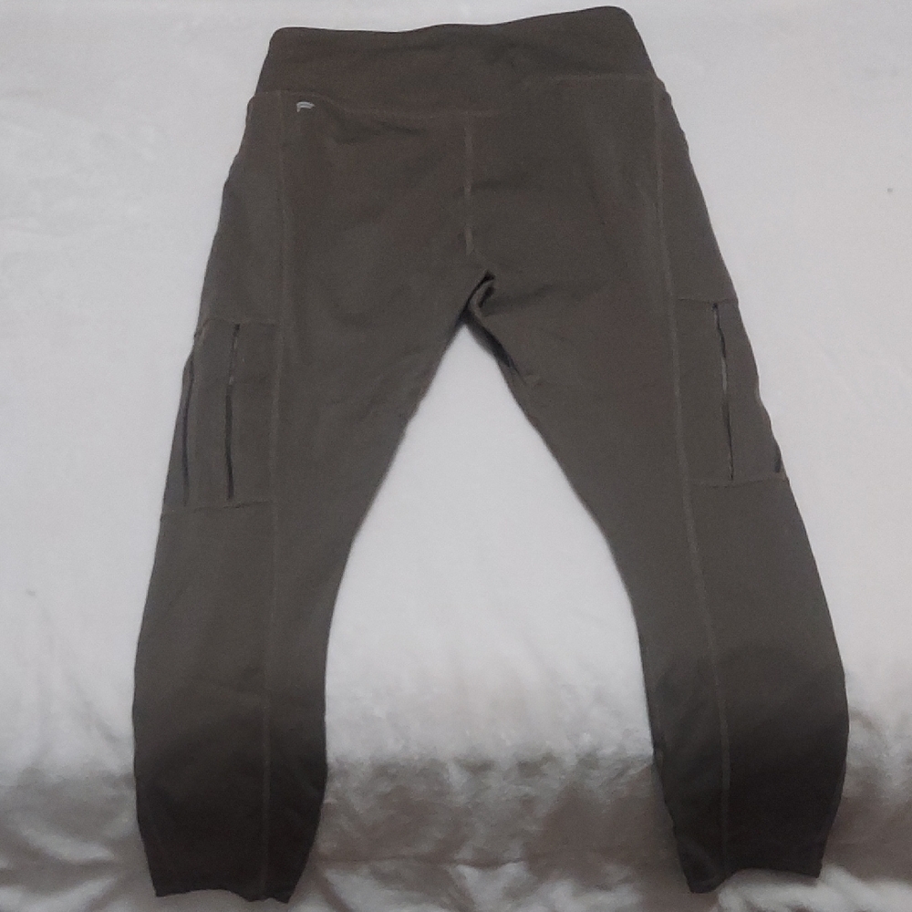 Fabletics Motion365 military green 3/4 leggings